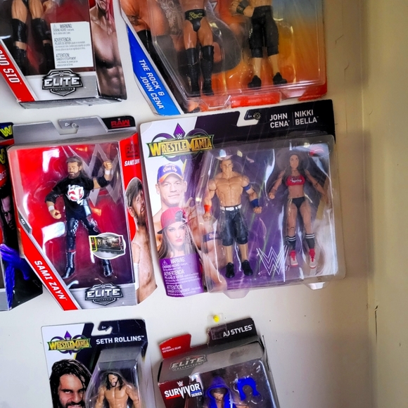 Mystery box of 5 brand new in package wwe figures - Picture 5 of 9